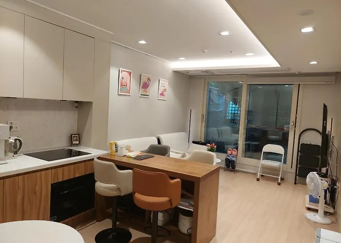 Apartment 광안대교뷰 바다옆마켓#침대4개 #하늘정원테라스