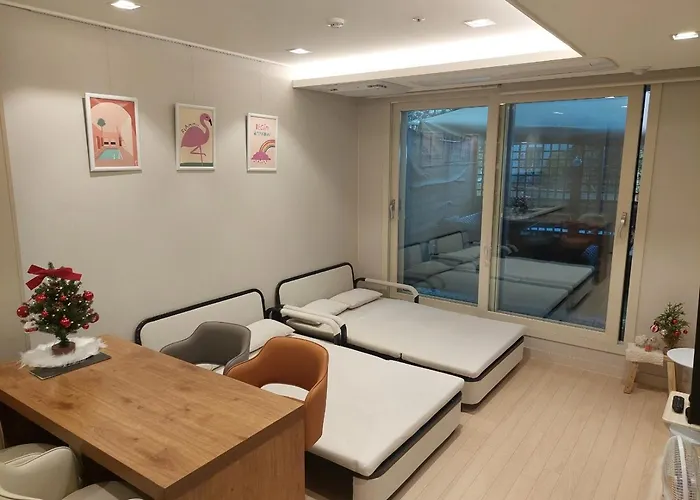 Apartment 광안대교뷰 바다옆마켓#침대4개 #하늘정원테라스 Busan