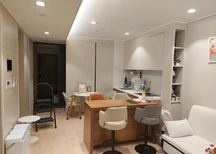 광안대교뷰 바다옆마켓#침대4개 #하늘정원테라스 Apartment