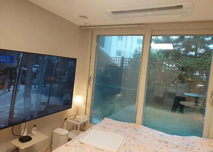 Apartment 광안대교뷰 바다옆마켓#침대4개 #하늘정원테라스