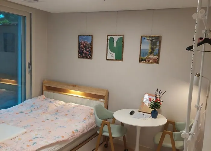 광안대교뷰 바다옆마켓#침대4개 #하늘정원테라스 Apartment Busan