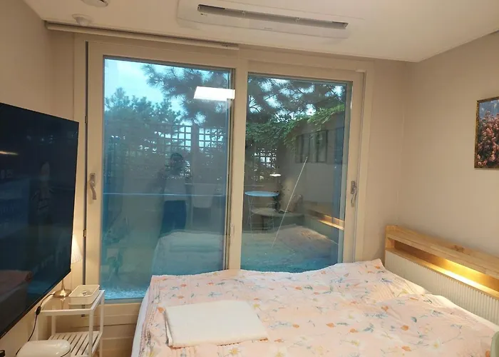 광안대교뷰 바다옆마켓#침대4개 #하늘정원테라스 Apartment *